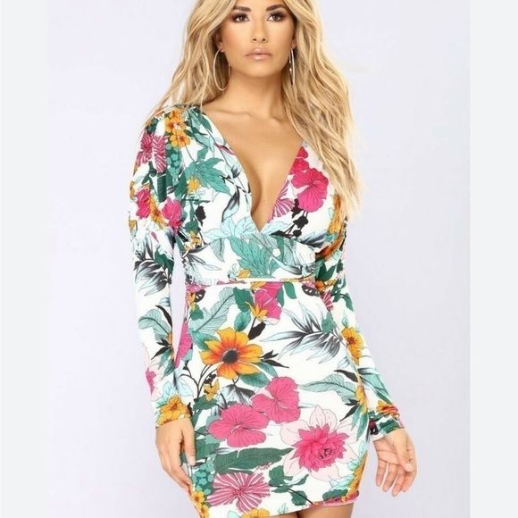 Fashion Nova Dresses & Skirts - Fashion Nova Tropic Dreams V Neck Bodycon Dress XS